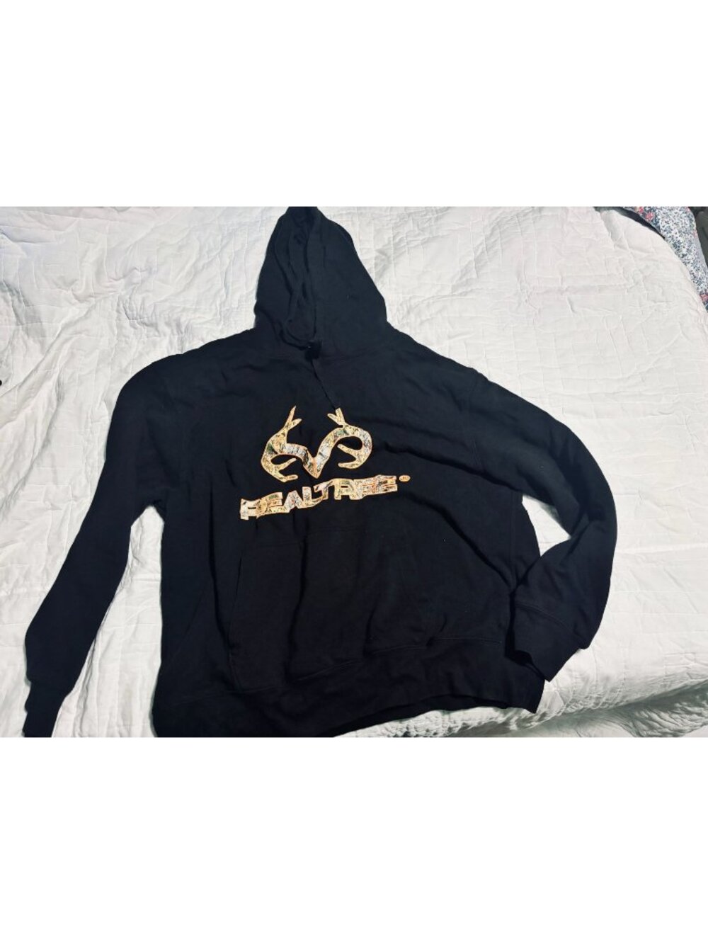 Realtree Black Hoodie With Camo Logo Mens XL 60% Cotton 40% Polyester Pullover S